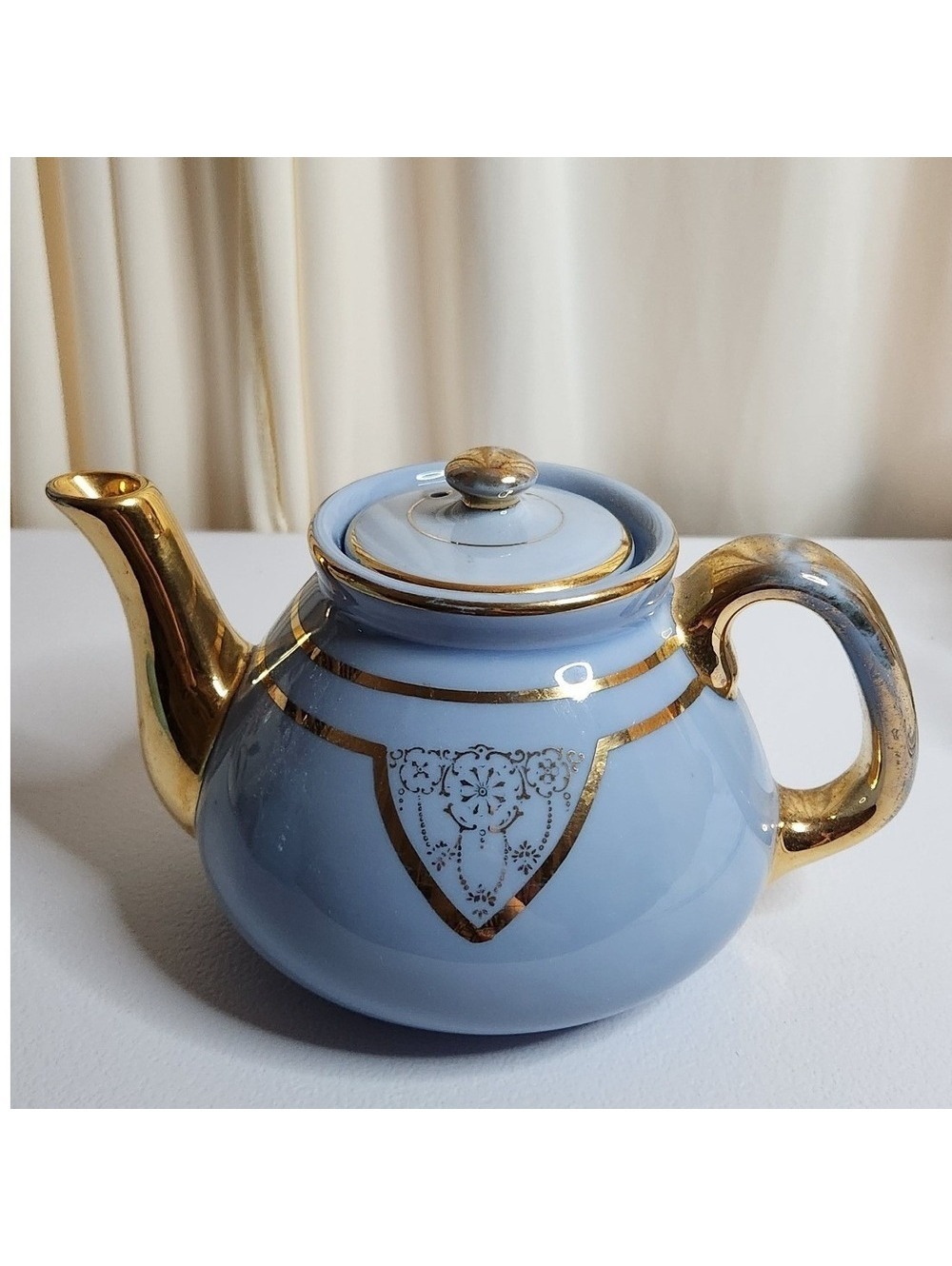 Fraunfelter China Periwinkle & Gold Teapot 312